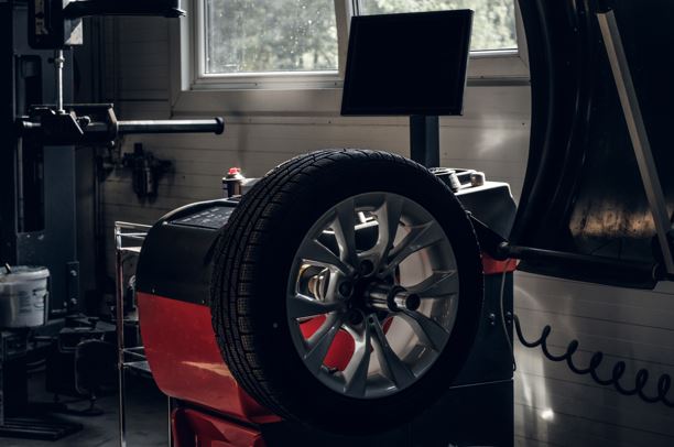 สลับยาง ถ่วงล้อรถยนต์ ควรทำเมื่อไหร่